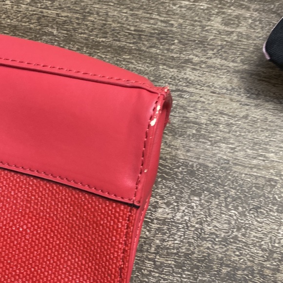 Victoria’s Secret clutch bank with clip to close - Picture 10 of 10